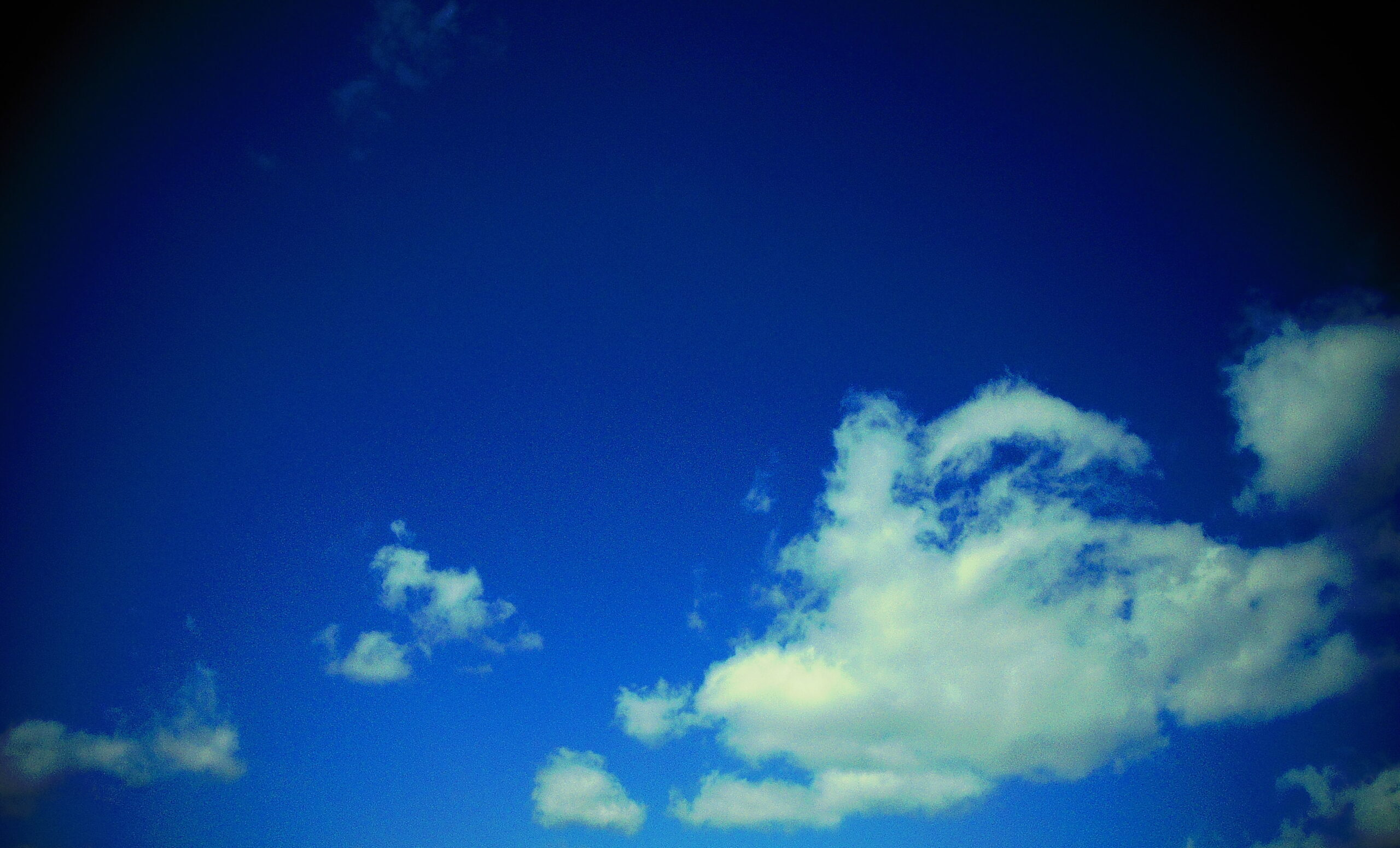 はりきゅう整骨院八正堂から見える夏空